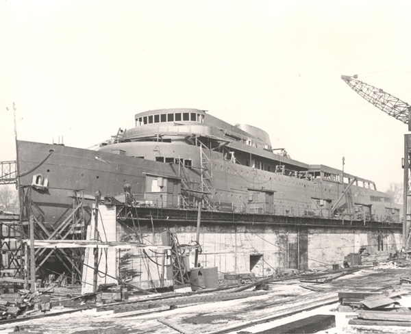 Milwaukee Clipper rebuild or shipyard image